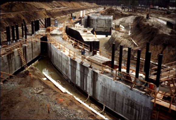 North Linear Accelerator Tunnel Construction - March 1989